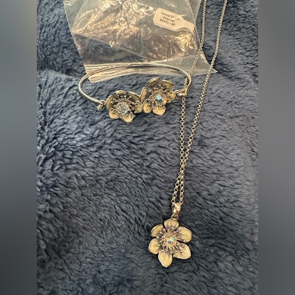 Swarovski Jewelry - Beautiful NWOT Flower Enamel and Swarovski Bangle and Pendant Necklace